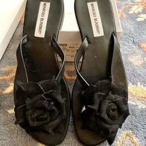 Manolo Blahnik Suede Flower Thong size 38 (8)